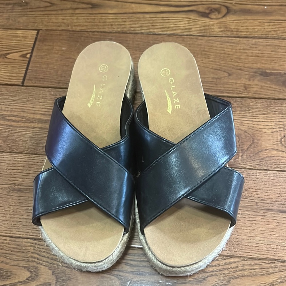 Women’s wedge sandal size 5 1/2